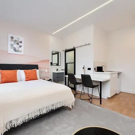 D8 House Apartment